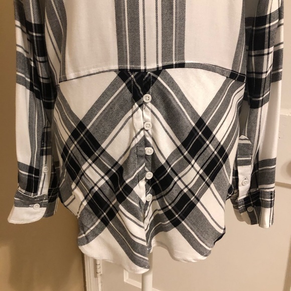 BeachLunchLounge Long Sleeve Button Back Detail Plaid Shirt Size Small - Picture 6 of 14